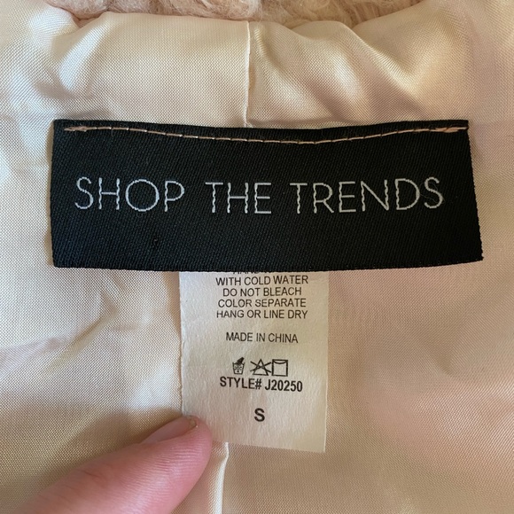 Fluffy coat - Picture 4 of 4